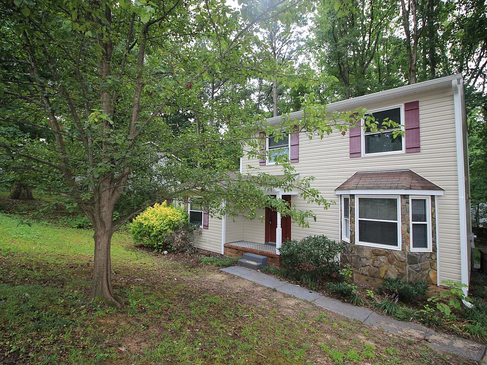 608 E Dynasty Dr
