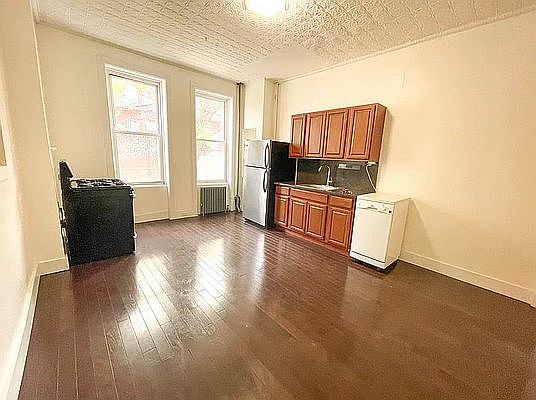 2nd image of 258 Melrose St #A