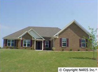 210 Forrest Oak Ln, Huntsville, AL 35811