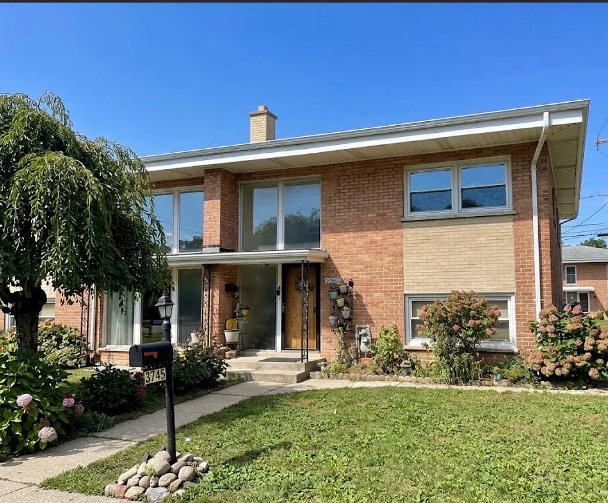 3 bed, 1.5 bath, 1534 sqft, $2,995 — Photo 1