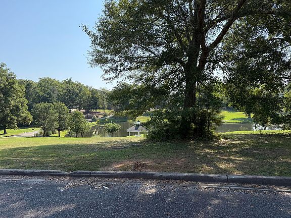 3rd image of Lakeside Ct