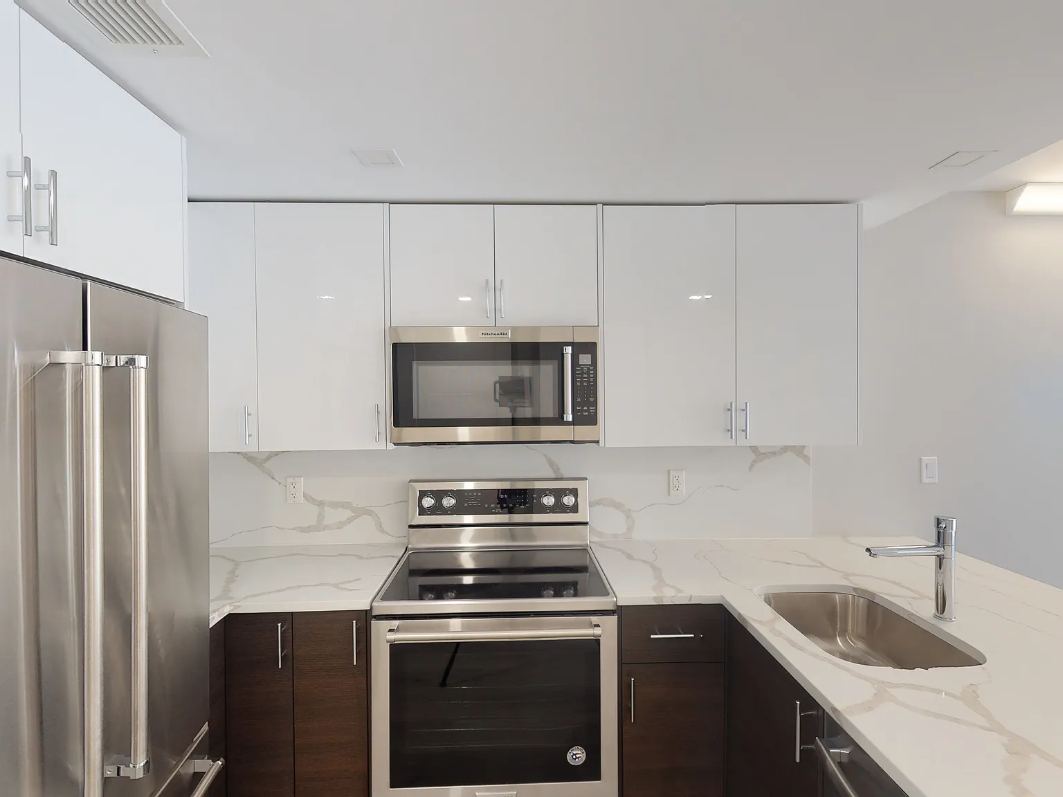 605 Hart Street — Photo 2