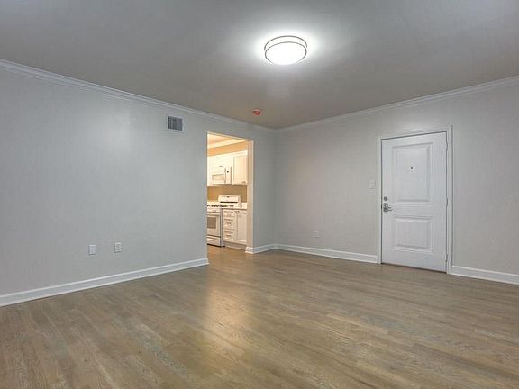 3rd image of 1341 Cortlandt St APT 1