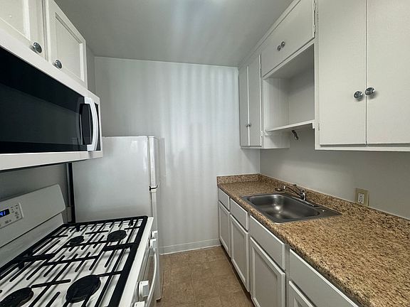 5th image of 1805-1811-1813 Northglen St #1805-07