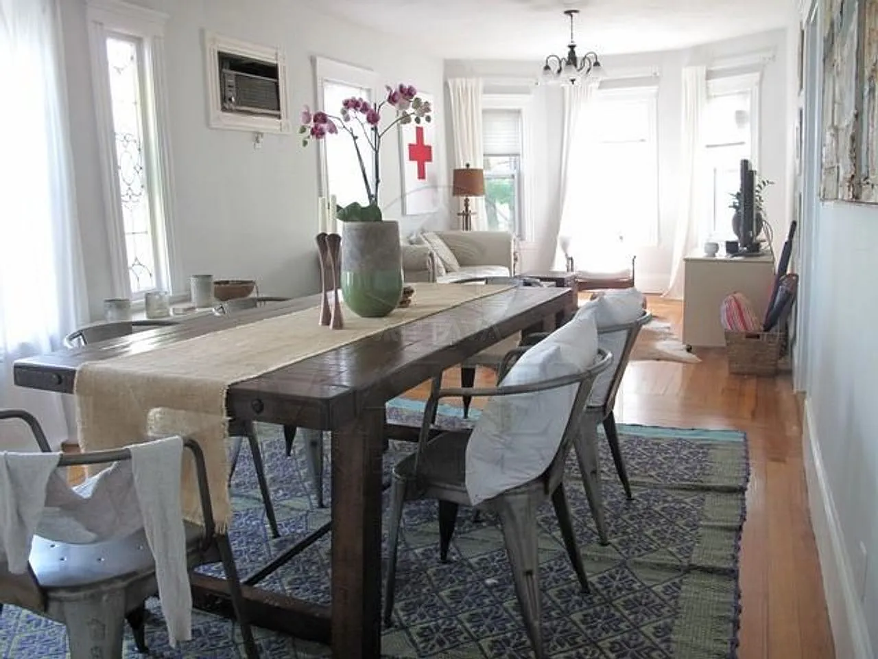 2 bed, 800 sqft, $3,000 — Photo 1
