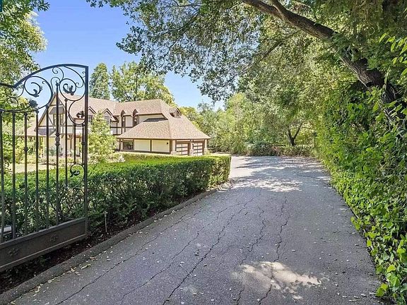 3rd image of 1645 Livorna Rd W