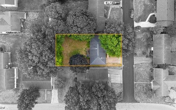 2nd image of 3803 Broad St