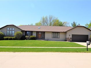 2000 Charleston Dr, Marion, IA 52302