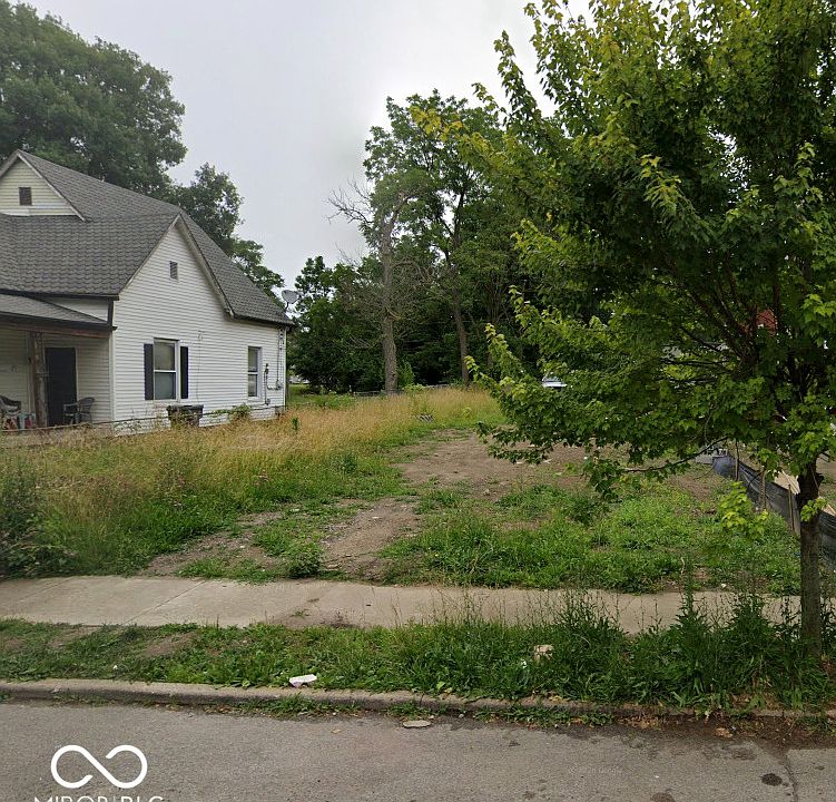 2nd image of 2429 N Dearborn St