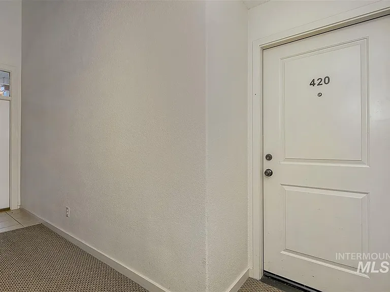 420 W Village Ln — Photo 5