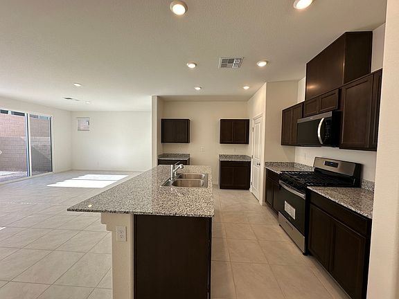4th image of 9079 Vesey Ave