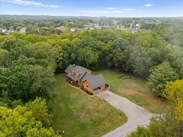 17806 Red Bud Cir, Pleasant Hill, MO 64080