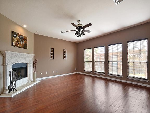 3rd image of 117 Amberwood Ct