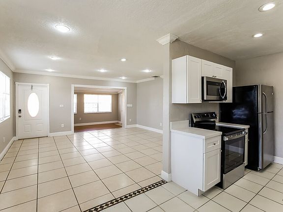 5th image of 840 NW 202nd St