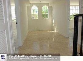 2nd image of 728 NE 15th Ave