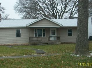 210 Gilbert St, Rossville, IL 60963