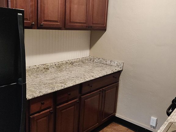 3rd image of 1802-1804 W Genesee St #37F