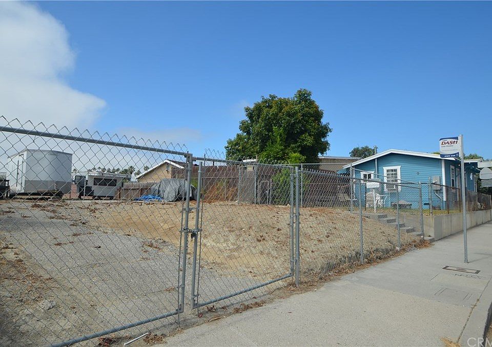 1st image of 739 W Summerland St