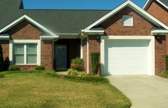 1st image of 142 Savannah Cir N