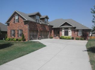 819 N Cedar Ridge Ave, Springfield, MO 65802