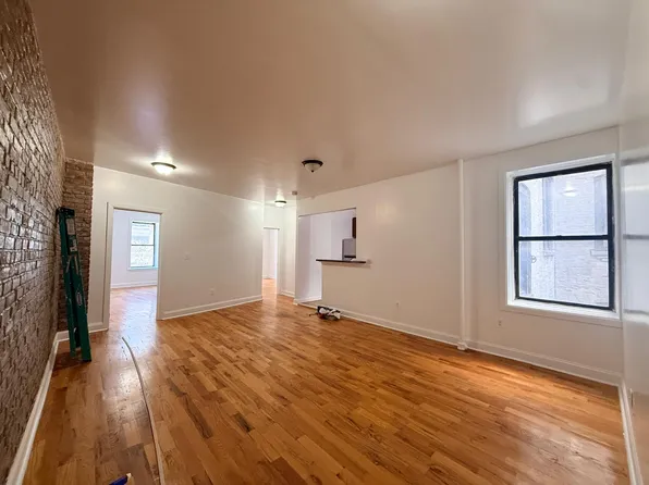 38 Fort Washington Avenue image 1 of 12