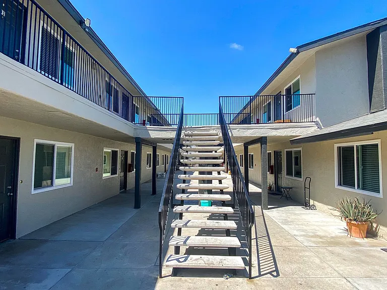 Villa Hermosa Apartments — Photo 31