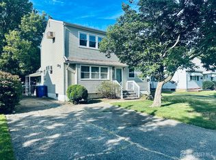 41 W Henry Pl, Iselin, NJ 08830