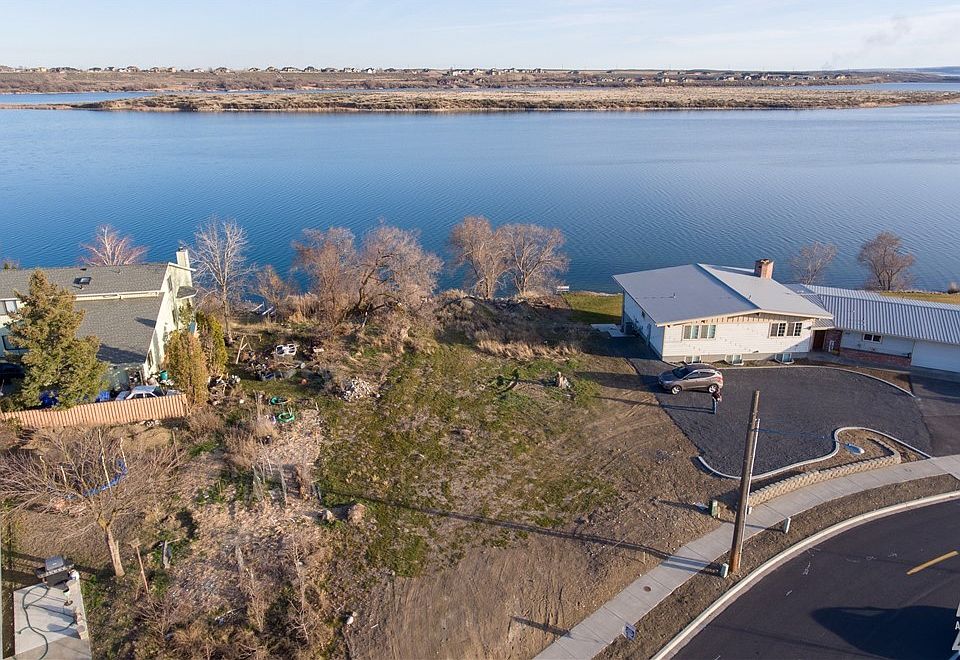 1st image of 4527 W Peninsula Dr