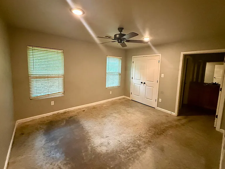 1215 Haltom St — Photo 8