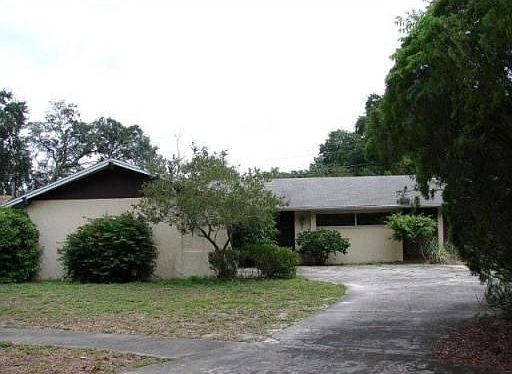 1st image of 527 Queens Ct