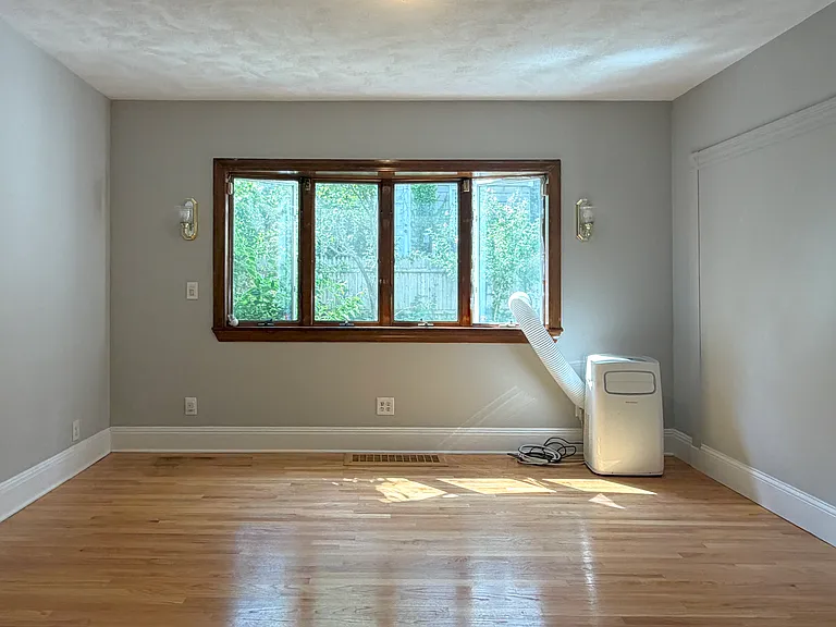 1 Oak Grove Ct — Photo 5