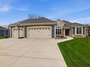 718 Meadow Ridge Ln, Plymouth, WI 53073