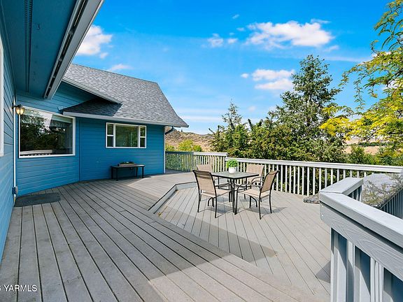 5th image of 1010 Prospect Way