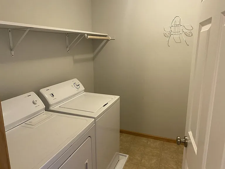 860 Independence Dr — Photo 16