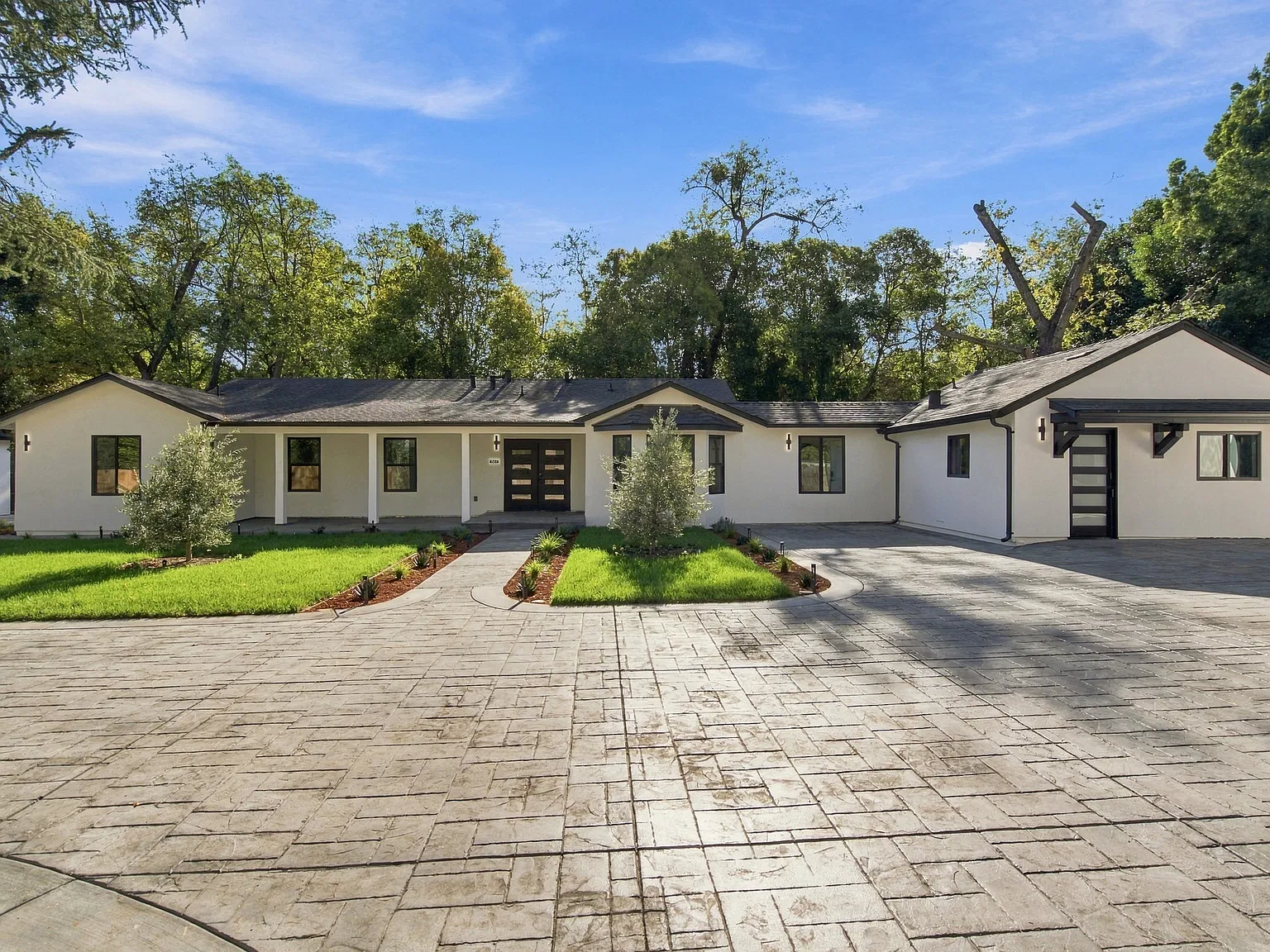 6 bed, 5.5 bath, 3663 sqft, $12,000 — Photo 2