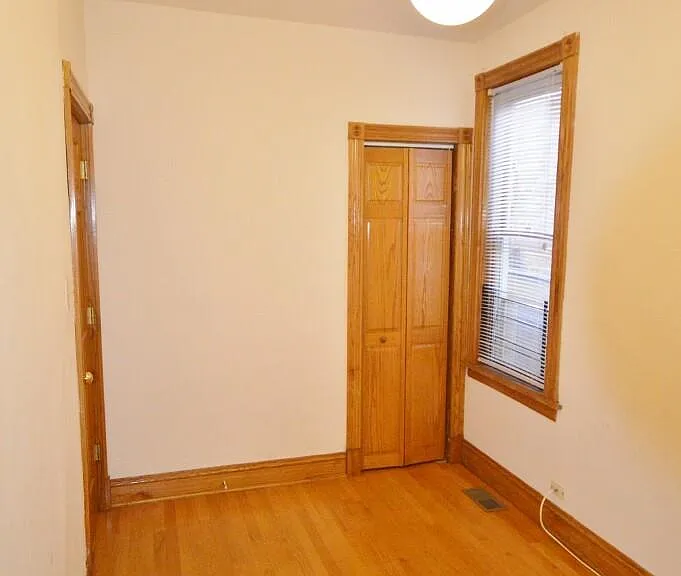638 W Drummond Pl #1R — Photo 6
