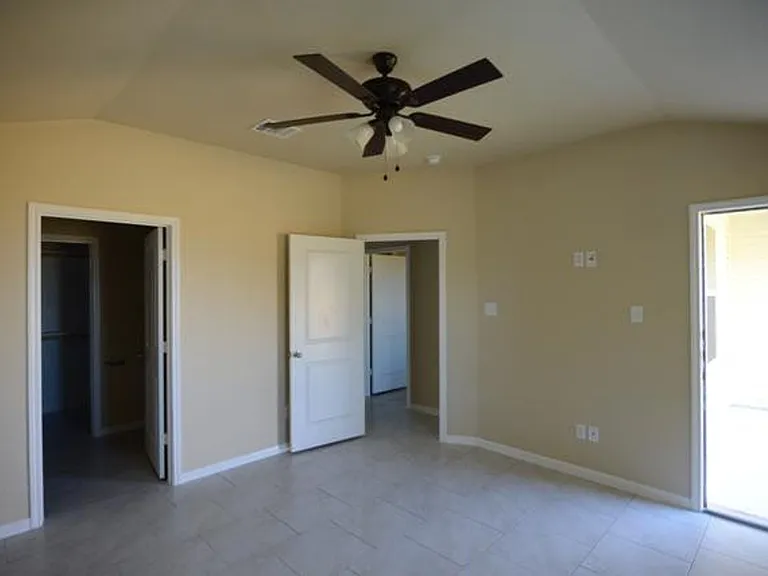 1107 Stealth Ln — Photo 10