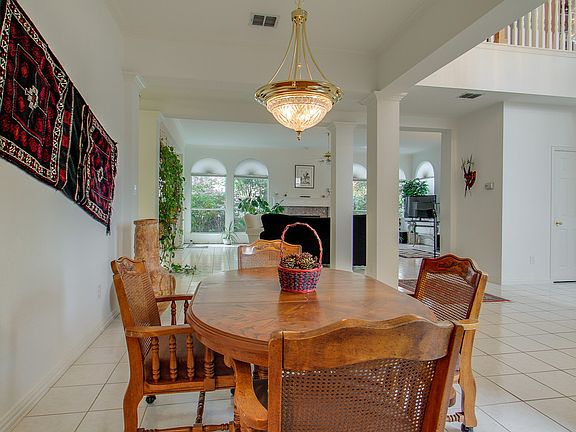 5th image of 2606 Waterford Dr