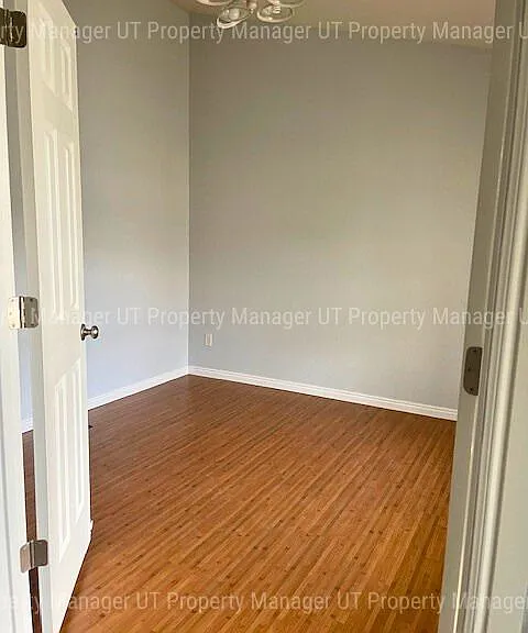 292 Winchester Dr — Photo 3