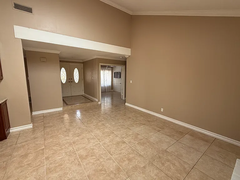 15431 Lorraine Way — Photo 5