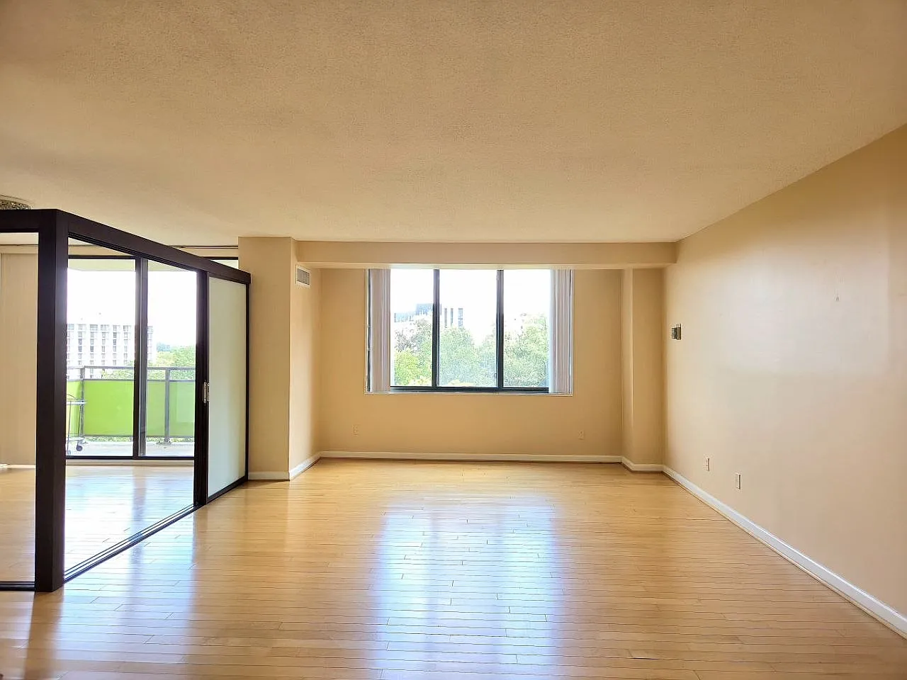 1 bed, 981 sqft, $2,195 — Photo 4