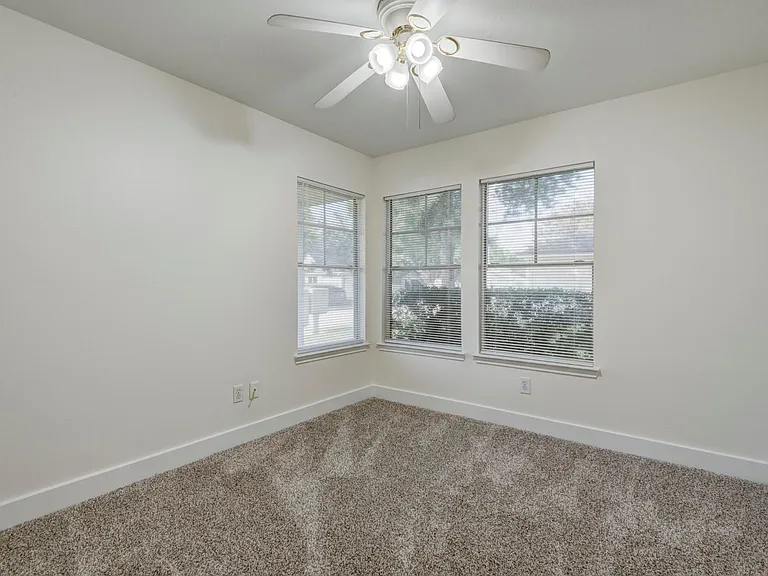 9622 Farrell Dr — Photo 16
