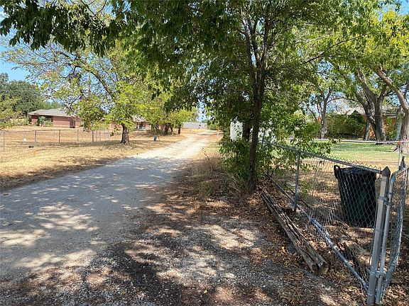 1303 Hillcrest Dr, Graham, Tx 76450 