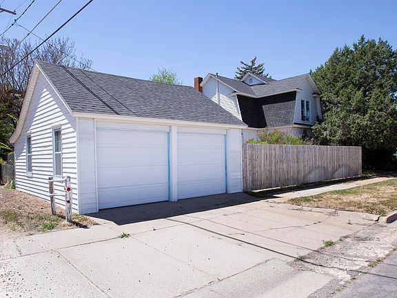 3rd image of 301 S 2nd St