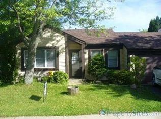 2720 Crosscreek Ct, Aurora, IL 60502