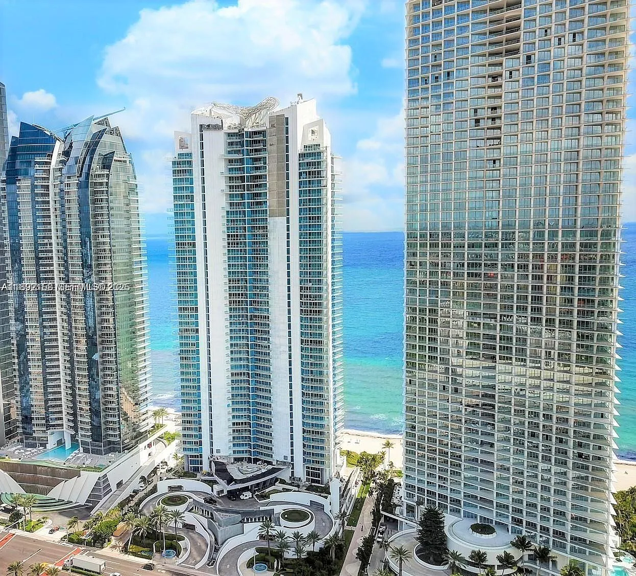 Jade Beach Condo — Photo 1