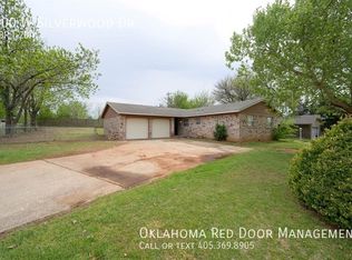 400 W Silverwood Dr, Midwest City, OK 73110