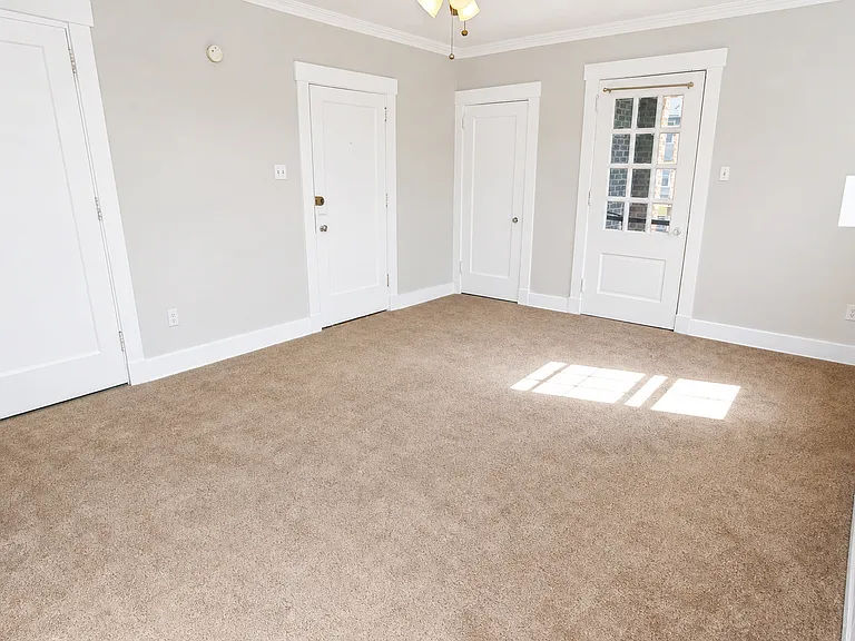 5619 Hobart St — Photo 3