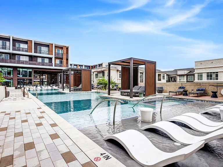 Lakeshore Pearl — Photo 1