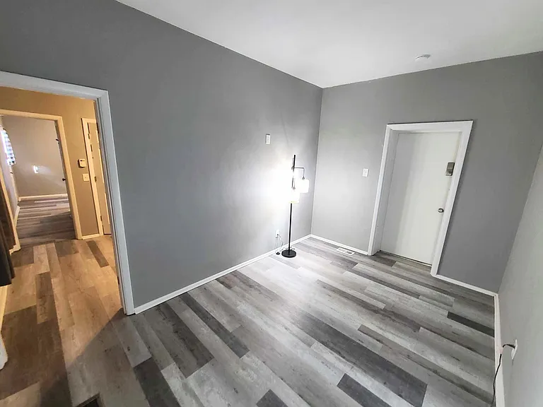 610 Clark St — Photo 8